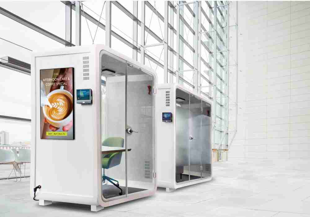 888.BY集团电子游戏子公司达擎之智慧行动办公舱，，，，采用PDLC智能调光玻璃设计，，，透过通电与断电的电流切换，，，，呈现透明与雾面效果，，，，具节能降耗特性并兼顾隐私，，，，确保信息安全