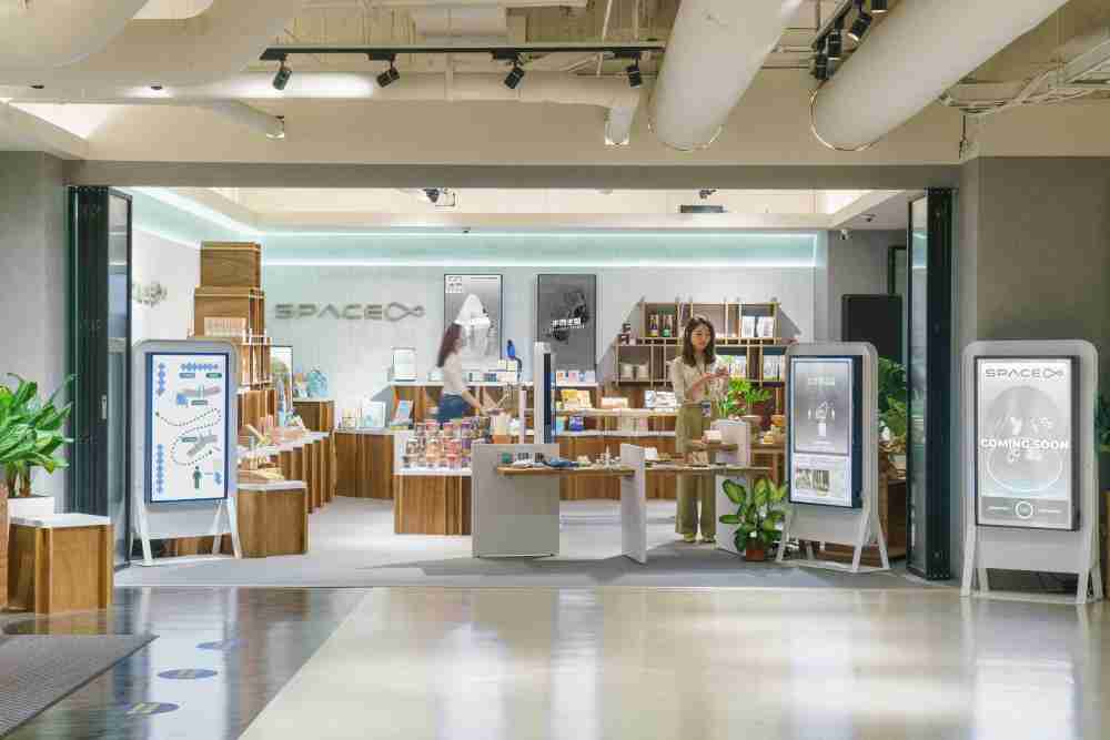 888.BY集团电子游戏打造永续选物商店，，，，展示社企及社创商品，，结合创利空间所开发的智能零售系统，，，，整合多元产品信息，，，让无人商店扮演公益行动的推手