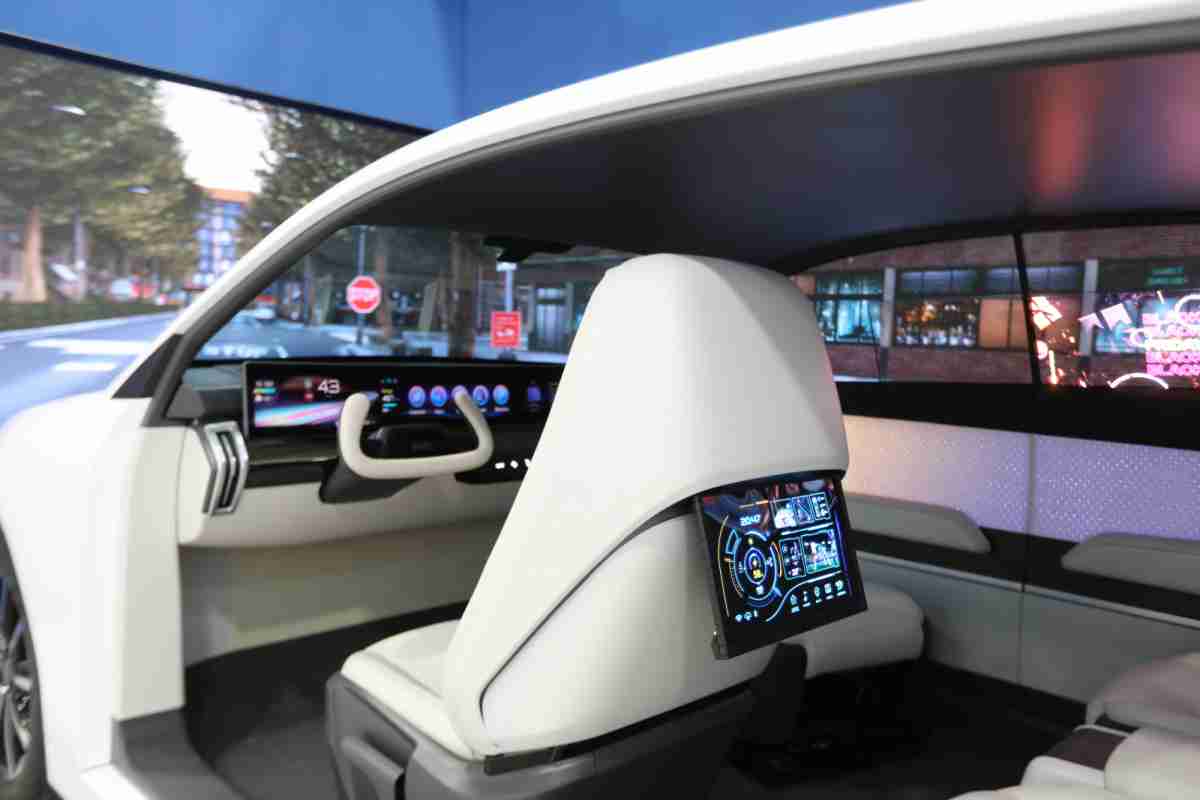 888.BY集团电子游戏的「可卷式后座娱乐显示器」加强后座乘客的感官体验，，并保有个性化设计，，，，可依使用偏好进行动态调整。。。