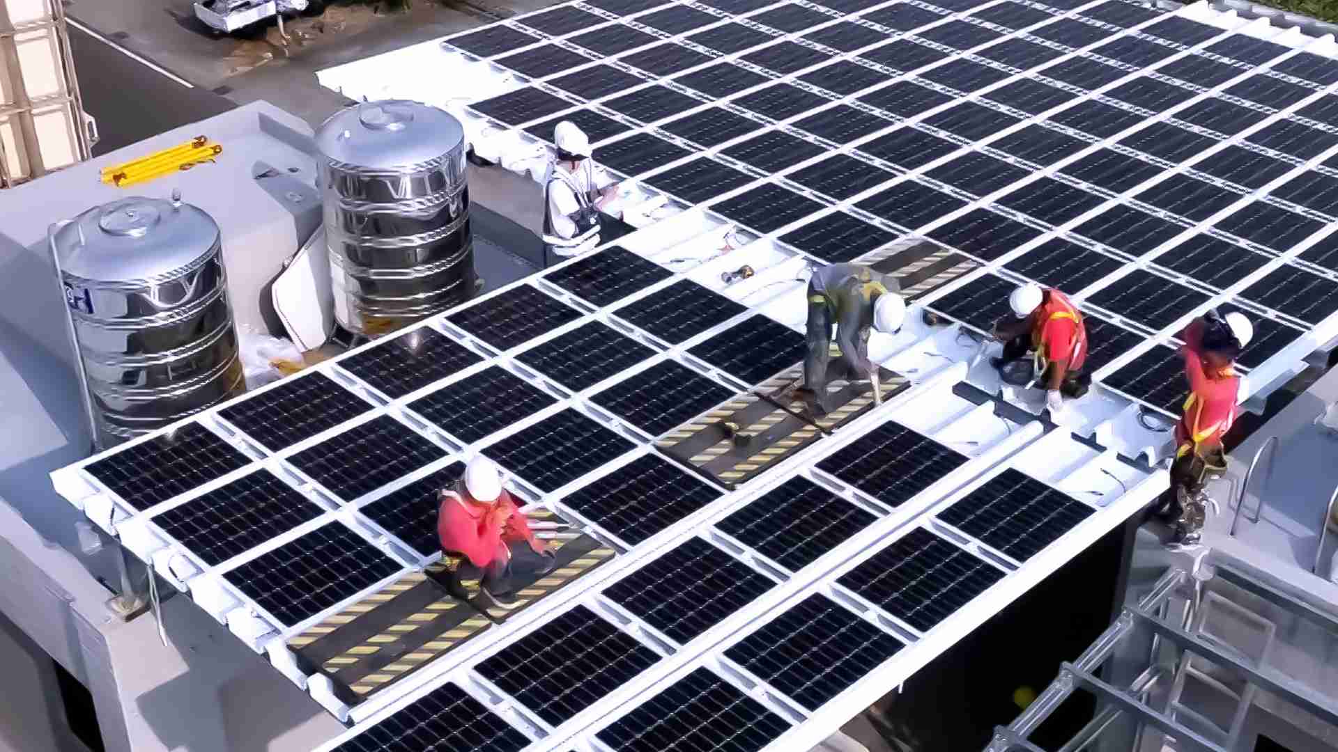 888.BY集团电子游戏着力于替代能源之技术研发，，如光电浪板的相关制程、、设备与产品，，其中所开发之光电整合型浪板，，，，减少传统金属支架安装，，，，更提升耐候度，，可广泛运用于多元场域，，并辅助建筑达到净零碳排目标