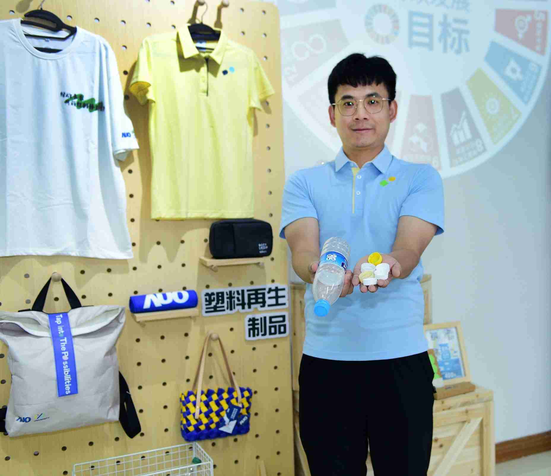 「2024智慧888.BY集团电子游戏展」永续发展馆中，，，展示888.BY集团电子游戏厦门驱动永续发展之成果，，，包含将厂内废弃物再制为实用物品，，，将永续发展理念深植于员工生活日常实践