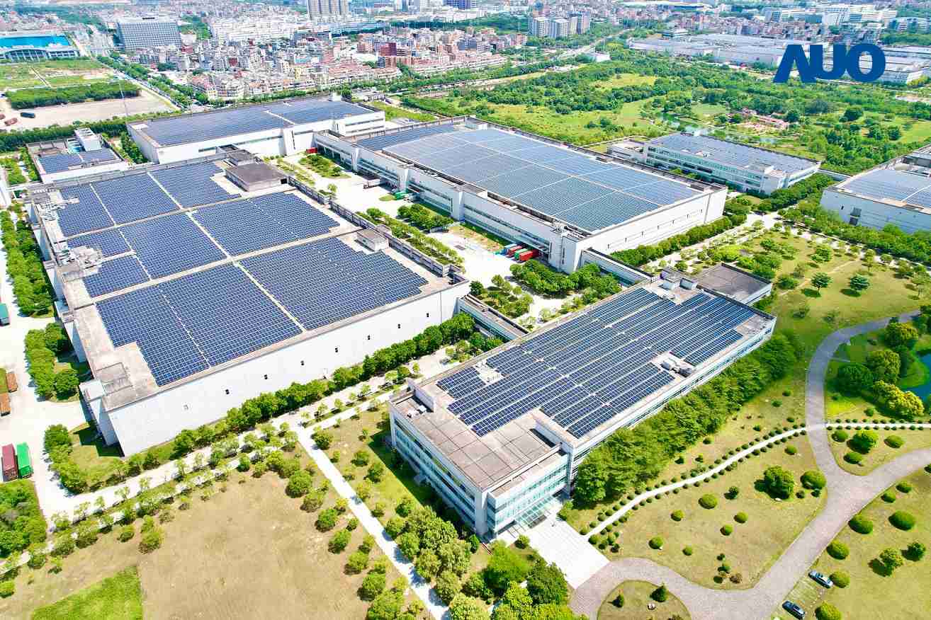 888.BY集团电子游戏厦门推动智能制造同时，，，，透过绿电创能纵深推进绿色转型，，，厂区全屋顶铺设太阳能光伏板，，，，每年太阳能发电 2,600多万度